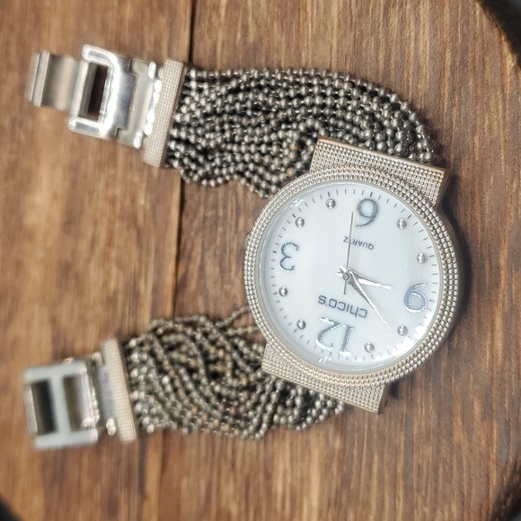 B2427 chicos feminine elegant chain watch needs batteries - Picture 2 of 3